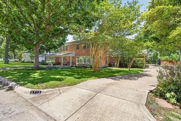 3712 Fox Hollow Street, Fort Worth, TX 76109