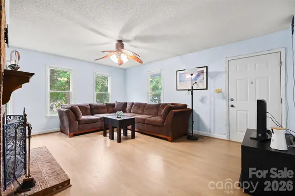 1617 Lawing RD, Charlotte, NC 28216