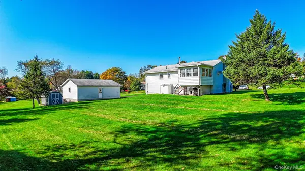 8 Gunsch Estate DR, Newburgh, NY 12550