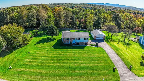 8 Gunsch Estate DR, Newburgh, NY 12550