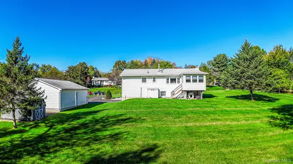 8 Gunsch Estate DR, Newburgh, NY 12550