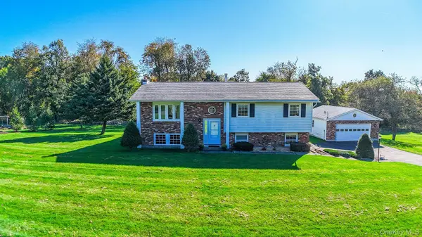 8 Gunsch Estate DR, Newburgh, NY 12550