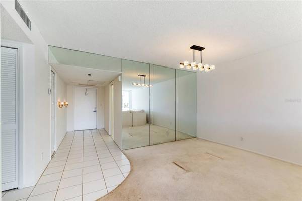 605 OAKS DR #607, Pompano Beach, FL 33069