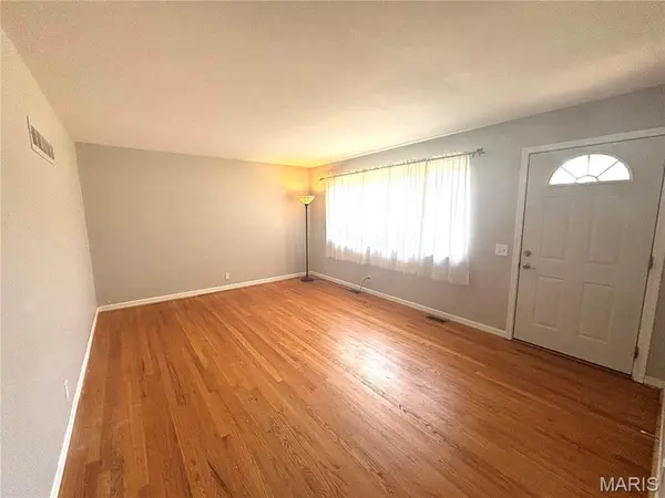 2250 Flight DR, Florissant, MO 63031