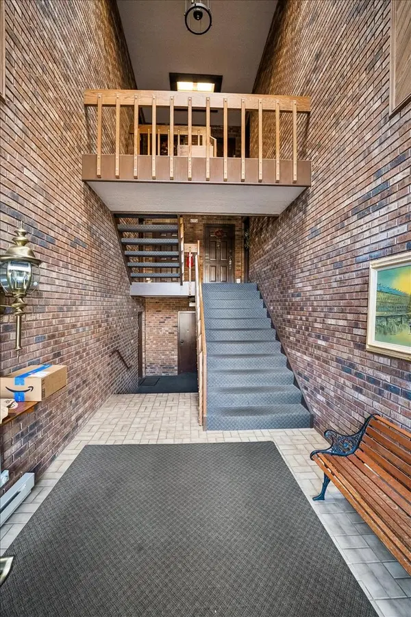 200 Red Top DR #304, Libertyville, IL 60048