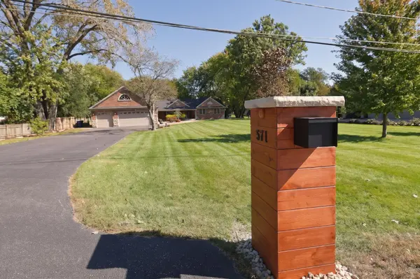 5S571 S Tuthill RD, Naperville, IL 60563
