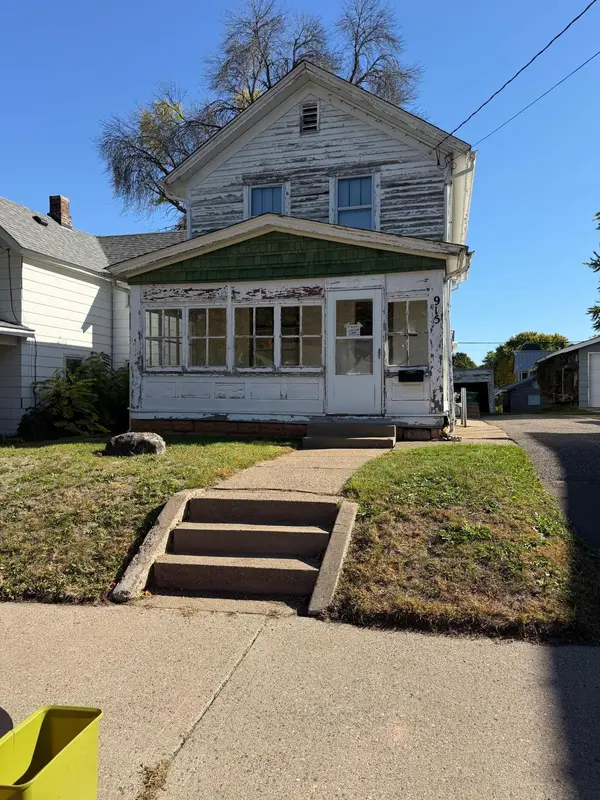915 4th ST S, Stillwater, MN 55082