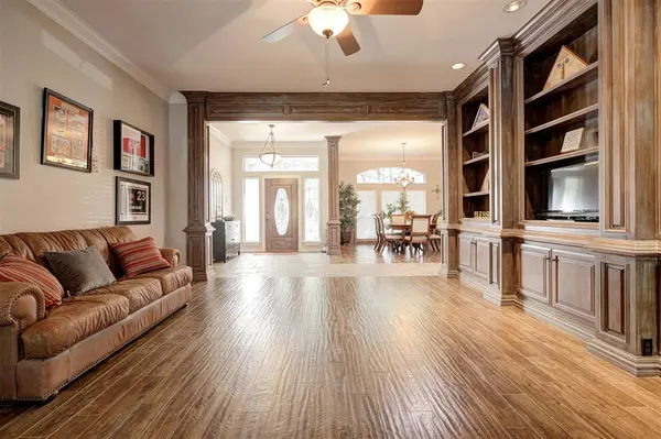 1823 Oak Forest DR, Edmond, OK 73025