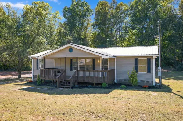 1005 Briarwood Dr, Charlotte, TN 37036