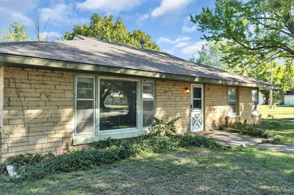120 N Ohio, Oxford, KS 67119