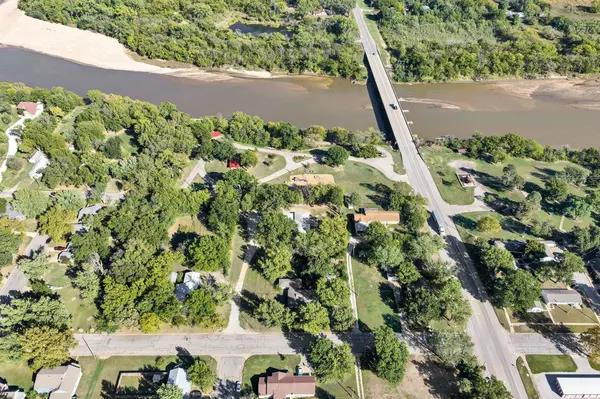 120 N Ohio, Oxford, KS 67119
