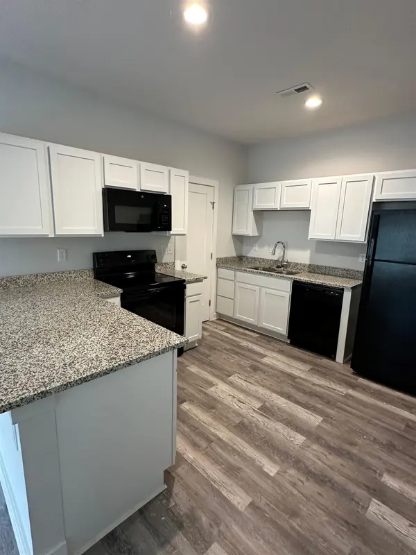 5472 E Colburn St, Bel Aire, KS 67220