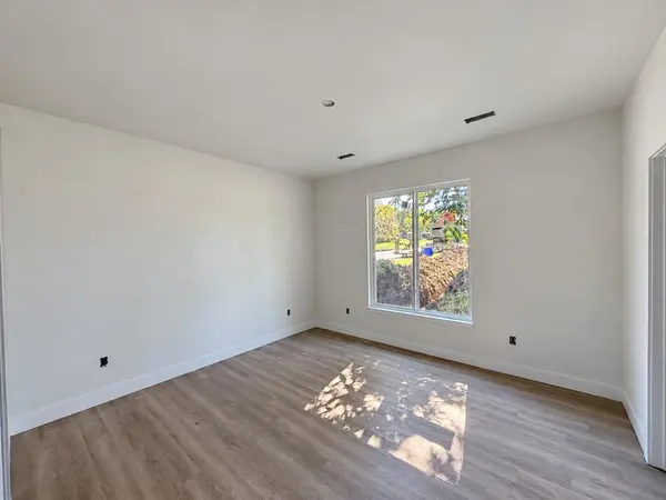 105 W Morgan Street, Sedalia, MO 65301
