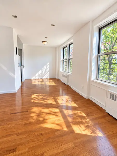 86-16 60th AVE #3C, Elmhurst, NY 11373