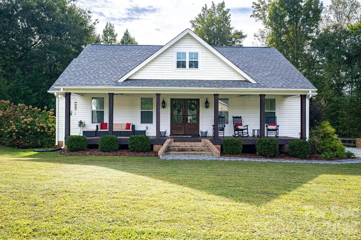 203 Dayton RD, Dallas, NC 28034