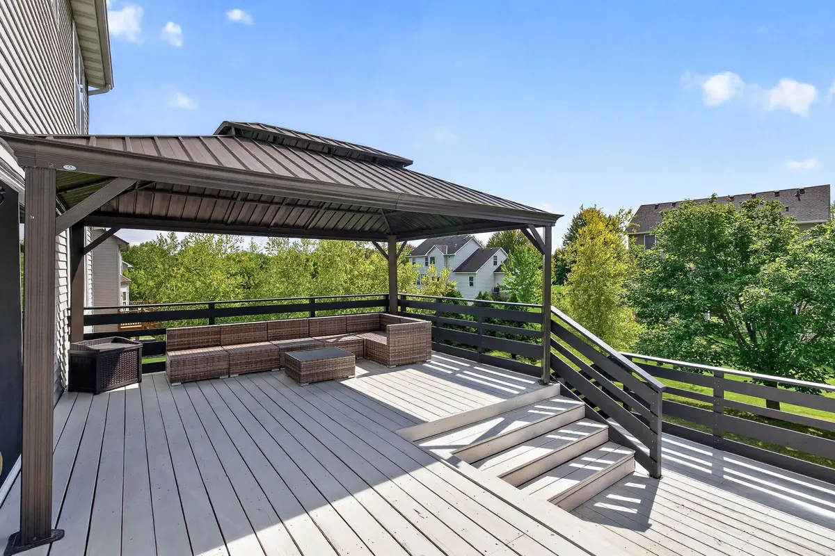 9465 Glacier RD, Minnetrista, MN 55375