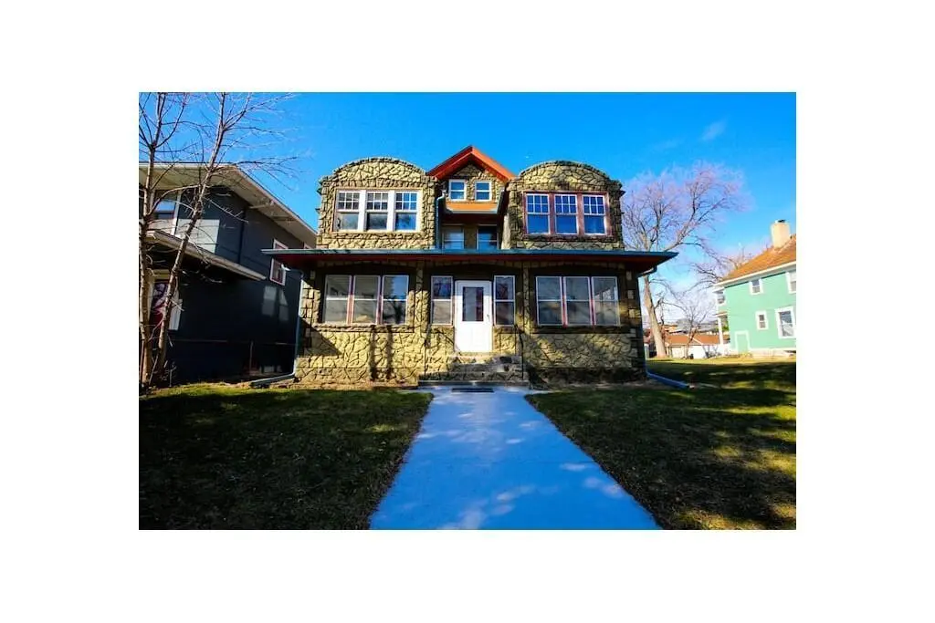 911 Dayton AVE, Saint Paul, MN 55104