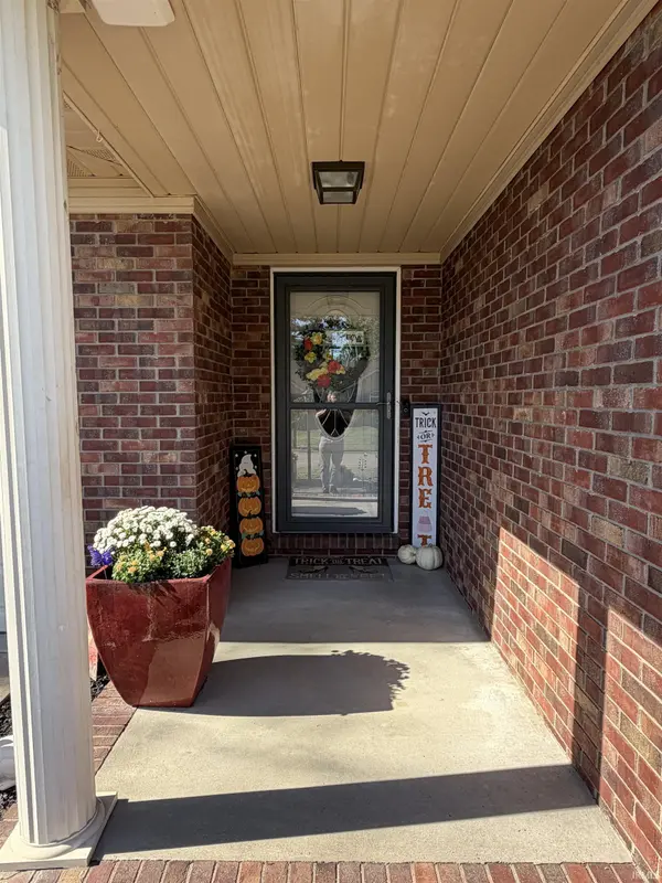 2900 Turnberry LN, Evansville, IN 47711