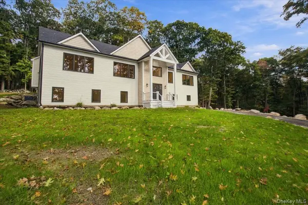 22 Lhasa CT, Carmel, NY 10512