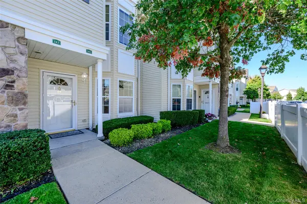 142 Spring DR, East Meadow, NY 11554