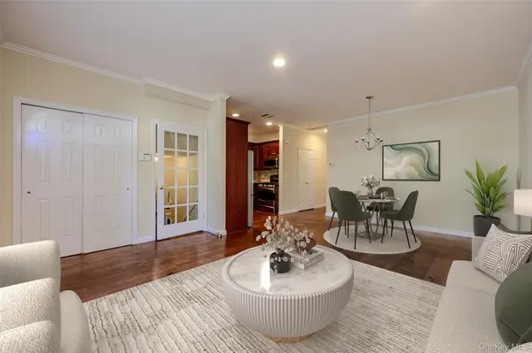 142 Spring DR, East Meadow, NY 11554