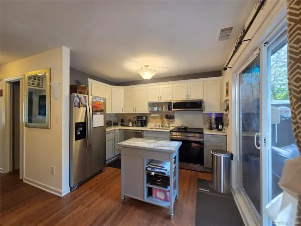 133 Fieldstone CT, Middle Island, NY 11953
