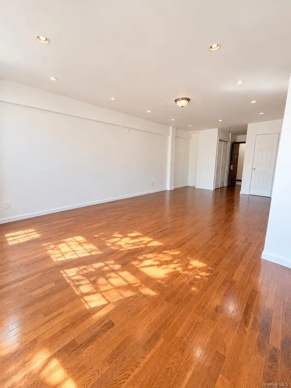 86-16 60th AVE #3C, Elmhurst, NY 11373