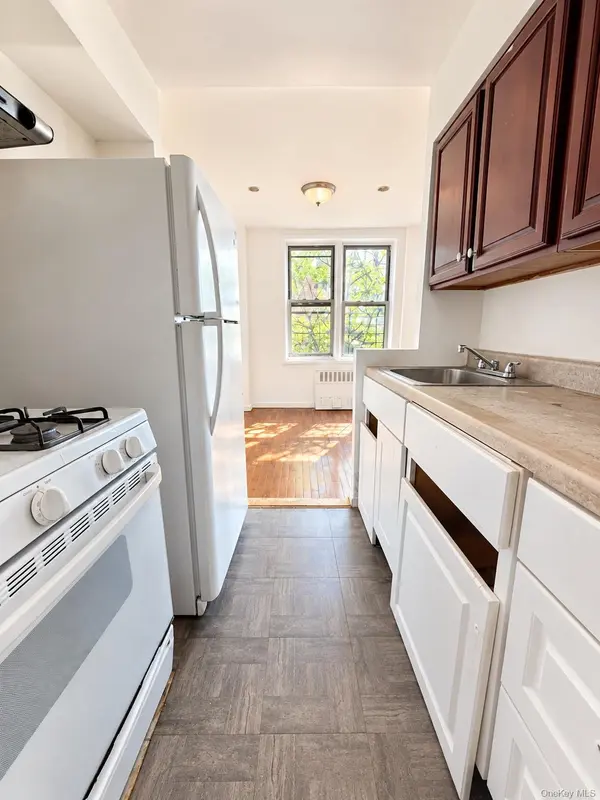 86-16 60th AVE #3C, Elmhurst, NY 11373