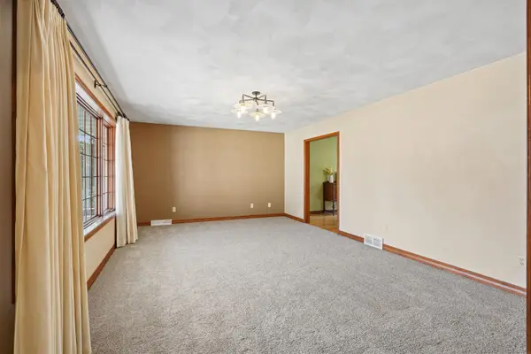 1144 Hawley ST, Jesup, IA 50648