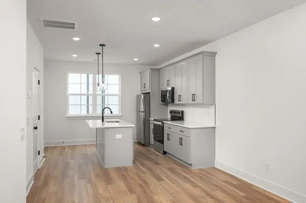 700 N DuPont Ave ##201, Madison, TN 37115