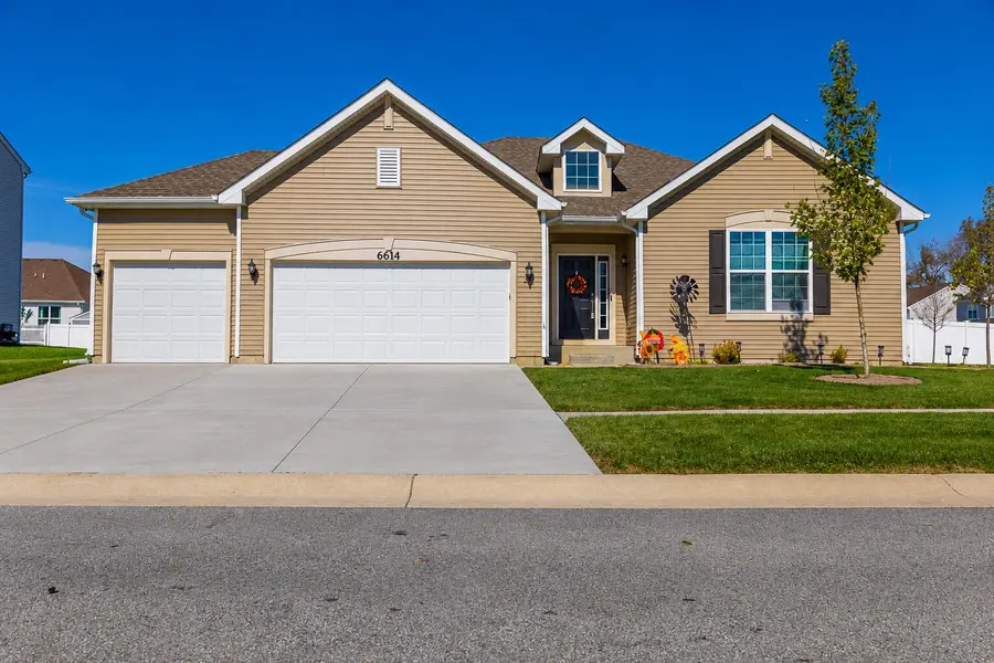 6614 Thoreau DR, Portage, IN 46368
