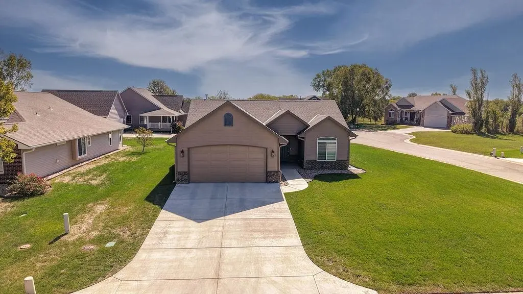 4426 Niblick Dr, Winfield, KS 67156