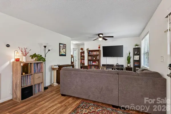20 McTindal CIR, Asheville, NC 28803