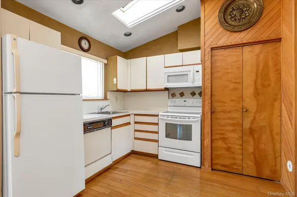 1 Anchorage #1208, Freeport, NY 11520