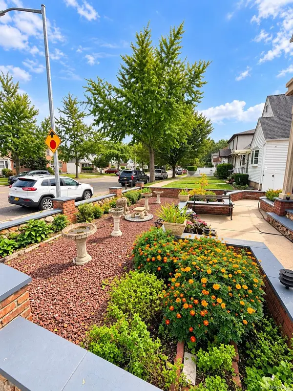 82-44 263rd ST, Glen Oaks, NY 11004
