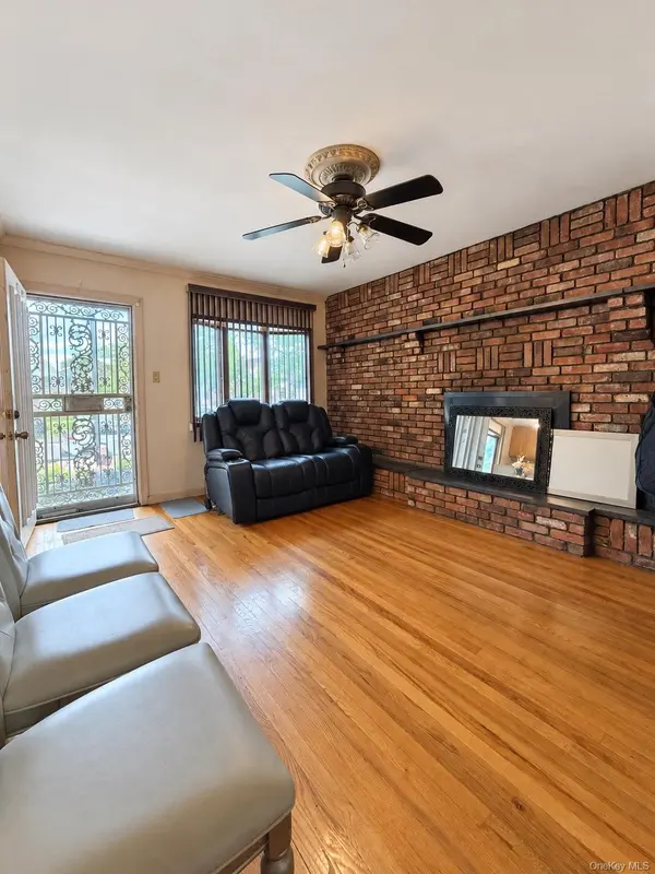 82-44 263rd ST, Glen Oaks, NY 11004