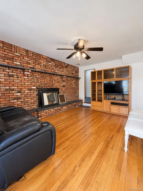 82-44 263rd ST, Glen Oaks, NY 11004