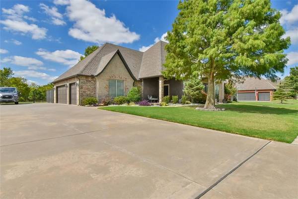 3009 Monica LN, Moore, OK 73160