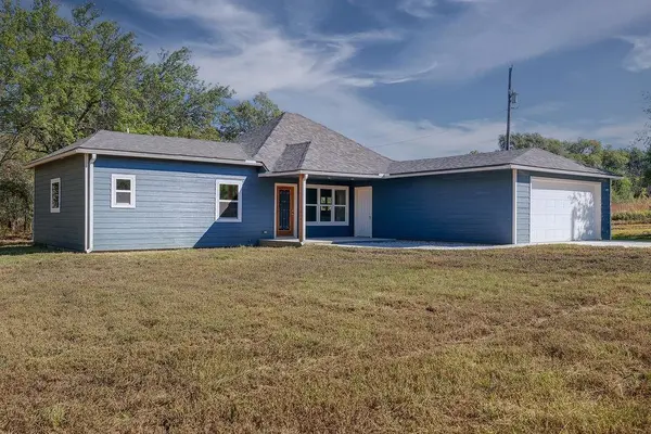 2118 W Radio Ln, Arkansas City, KS 67005