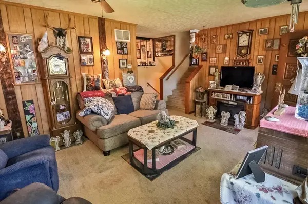2201 S Bonn AVE, Wichita, KS 67213