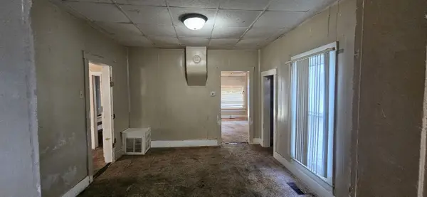 408 W 9th Ave, Winfield, KS 67156