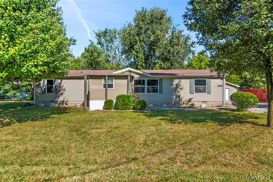 1019 E Seneca ST, Litchfield, IL 62056
