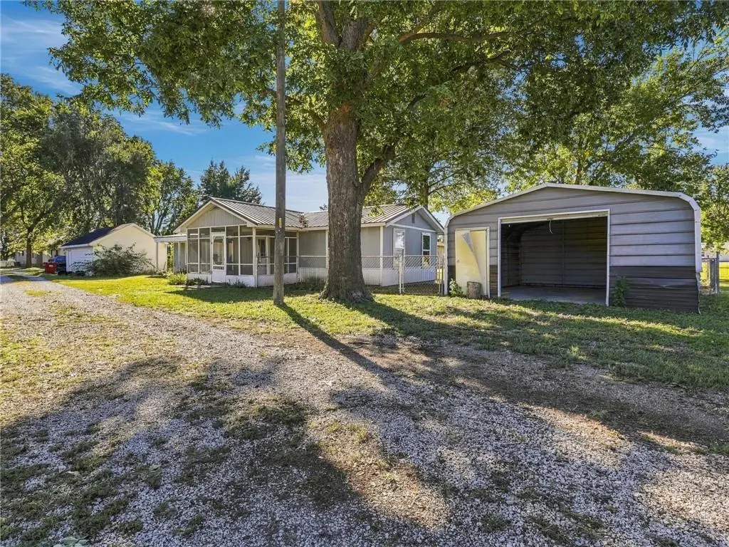302 1/2 S Bissell ST, Orrick, MO 64077