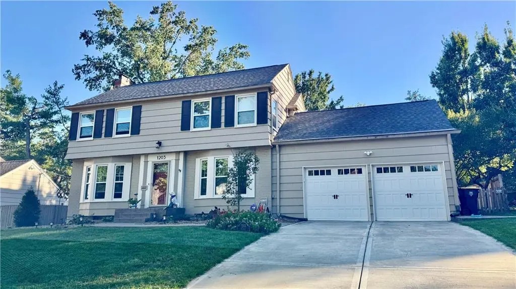 1203 Romany RD, Kansas City, MO 64113