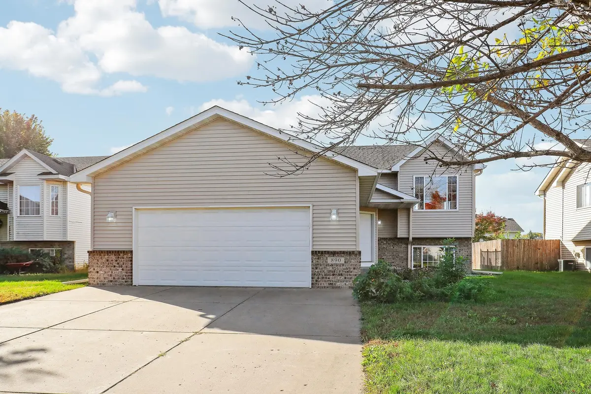 890 Newport AVE, Shakopee, MN 55379