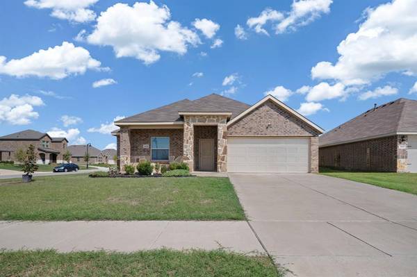 418 War Emblem Lane, Waxahachie, TX 75165