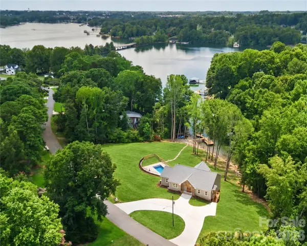 143 Hideaway LN, Mooresville, NC 28117