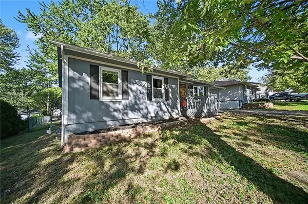 2602 Easton ST, Harrisonville, MO 64701