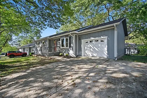 2602 Easton ST, Harrisonville, MO 64701