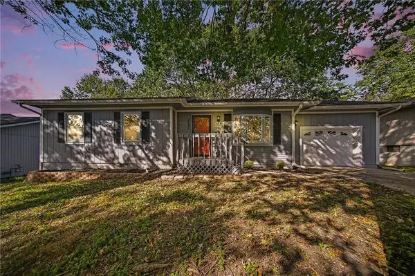 2602 Easton ST, Harrisonville, MO 64701